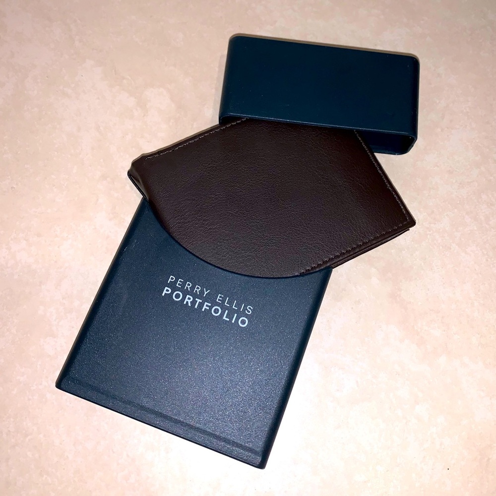 NWT Perry Ellis Portfolio: Brown Wallet